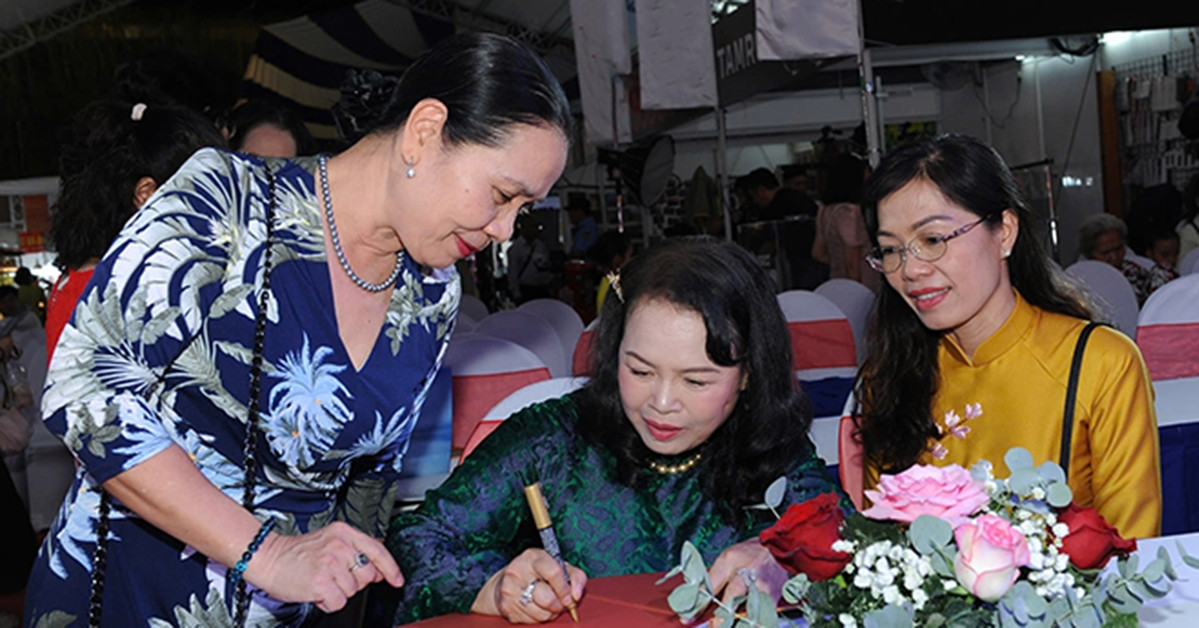 10 years chasing the sun: Photographer captures 10,000 moments of light