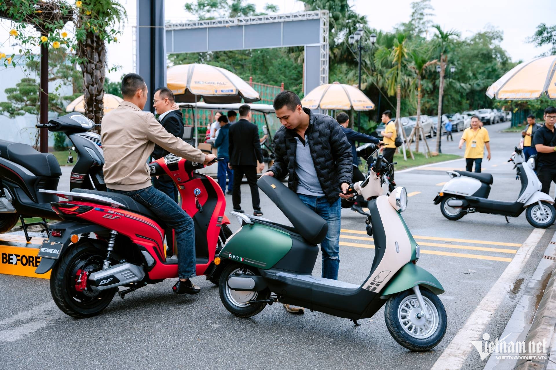 Hanoi to offer citizens up to VND5 million to switch to electric motorbikes