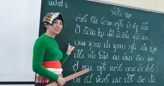 Highland teacher keeps the Thai language alive for future generations