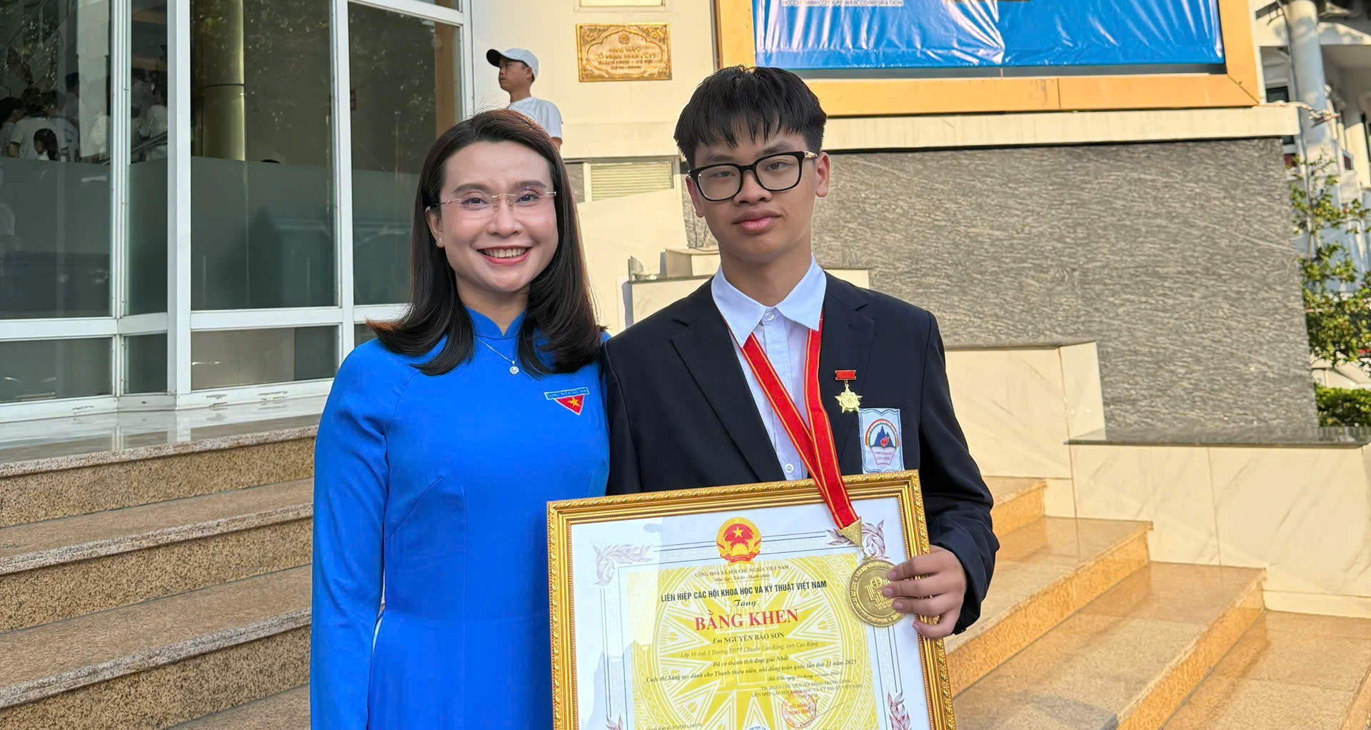 Teen innovator from Vietnam stuns UNESCO with recycled model of earth’s geology