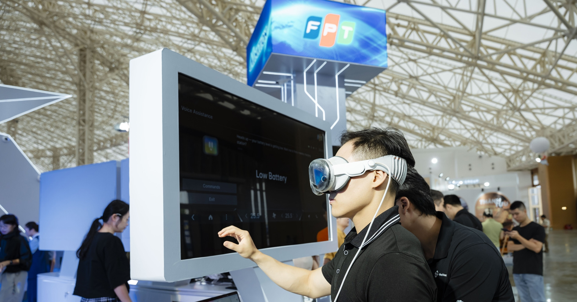 Vietnam passes amended law to boost high-tech innovation and talent