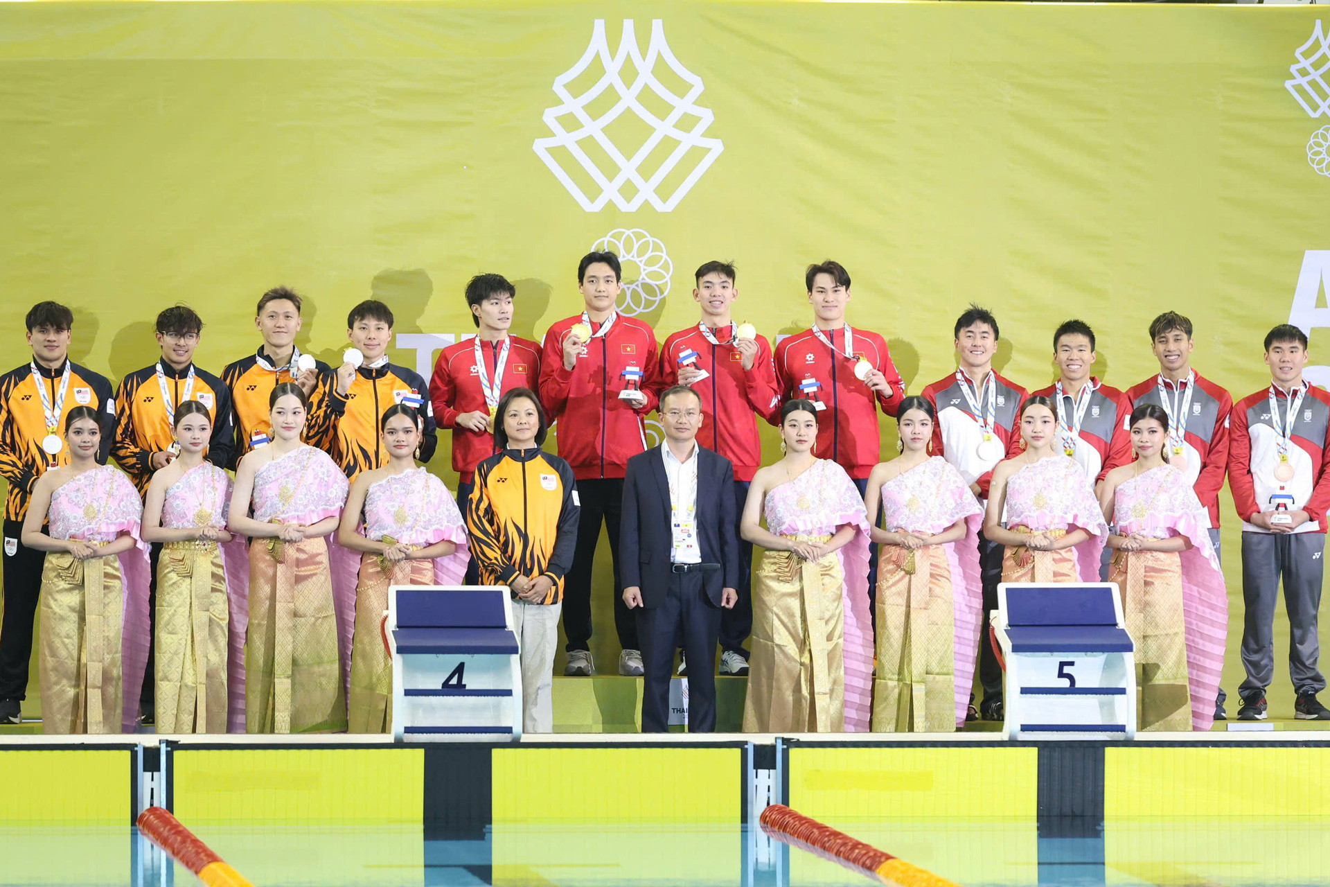 Viet Nam boi 4x200 HCV.jpg