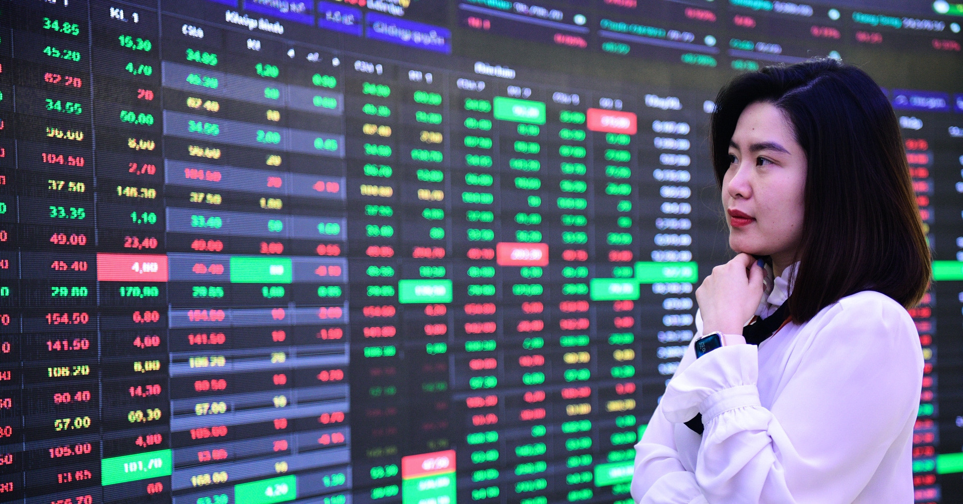 Vietnam’s $200B stock market posts Asia’s steepest drop amid year-end volatility