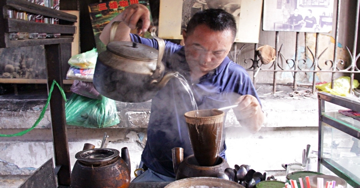 HCM City's 70-year-old sock filter coffee stall keeps brewing memories