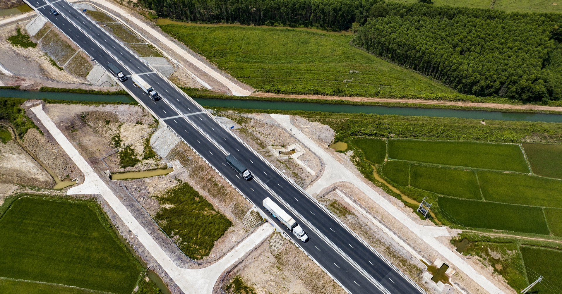 Vietnam launches $20B infrastructure loan program with 21-bank alliance