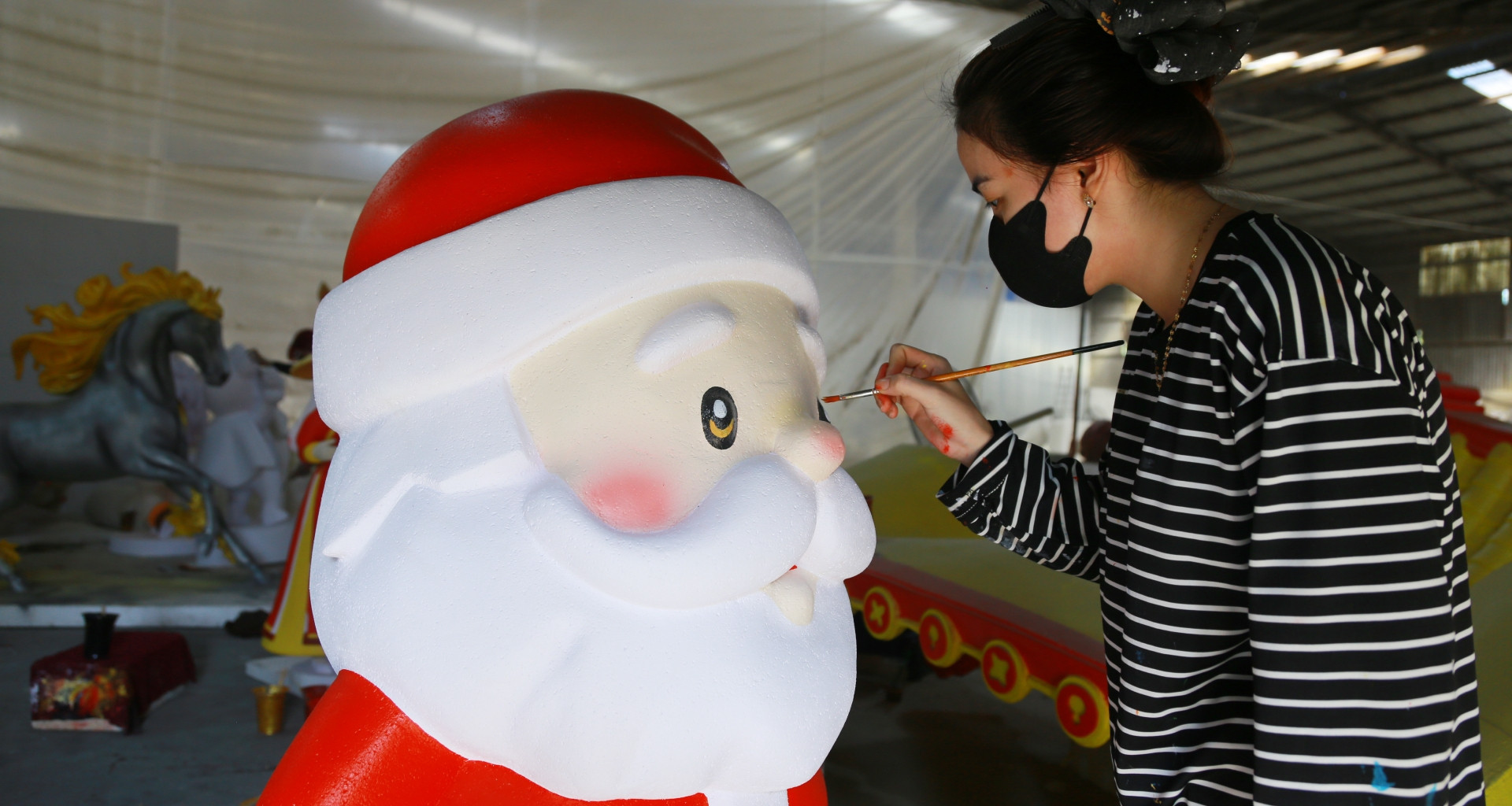 Christmas spirit comes alive in a handcrafted workshop in Dong Nai