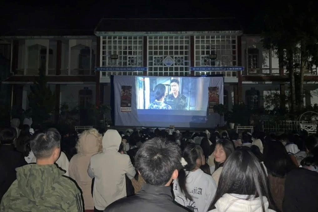 ‘Mua Do’ film roadshow brings cinema to communities across the country