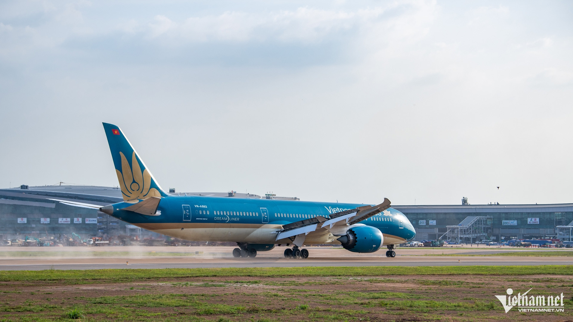 LONG THANH AIRPORT3.jpg