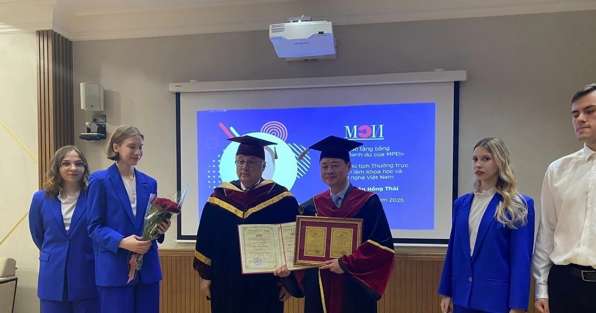 Vietnamese professor awarded honorary doctorate by Moscow institute