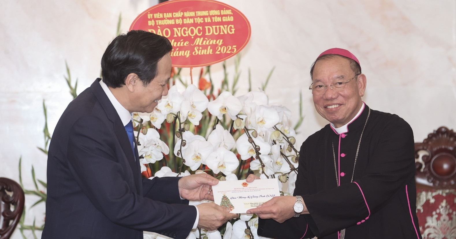Minister Dao Ngoc Dung: Religious communities are key to national progress