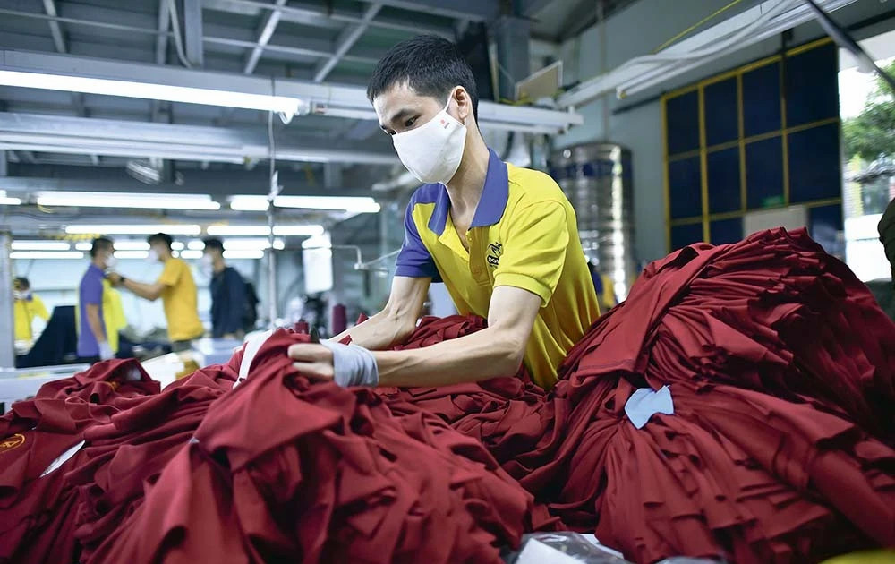 Vietnam defies US tariffs with robust export growth in 2025