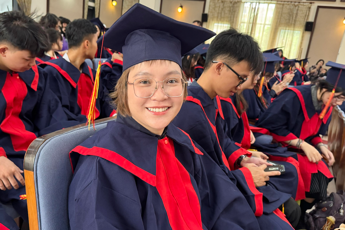 Hanoi woman graduates as university valedictorian at 38 after switching careers