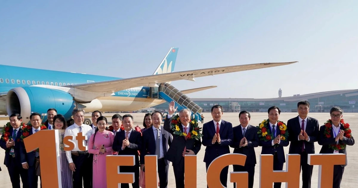 Vietnam Airlines operates 1st passenger flight to Long Thanh Airport