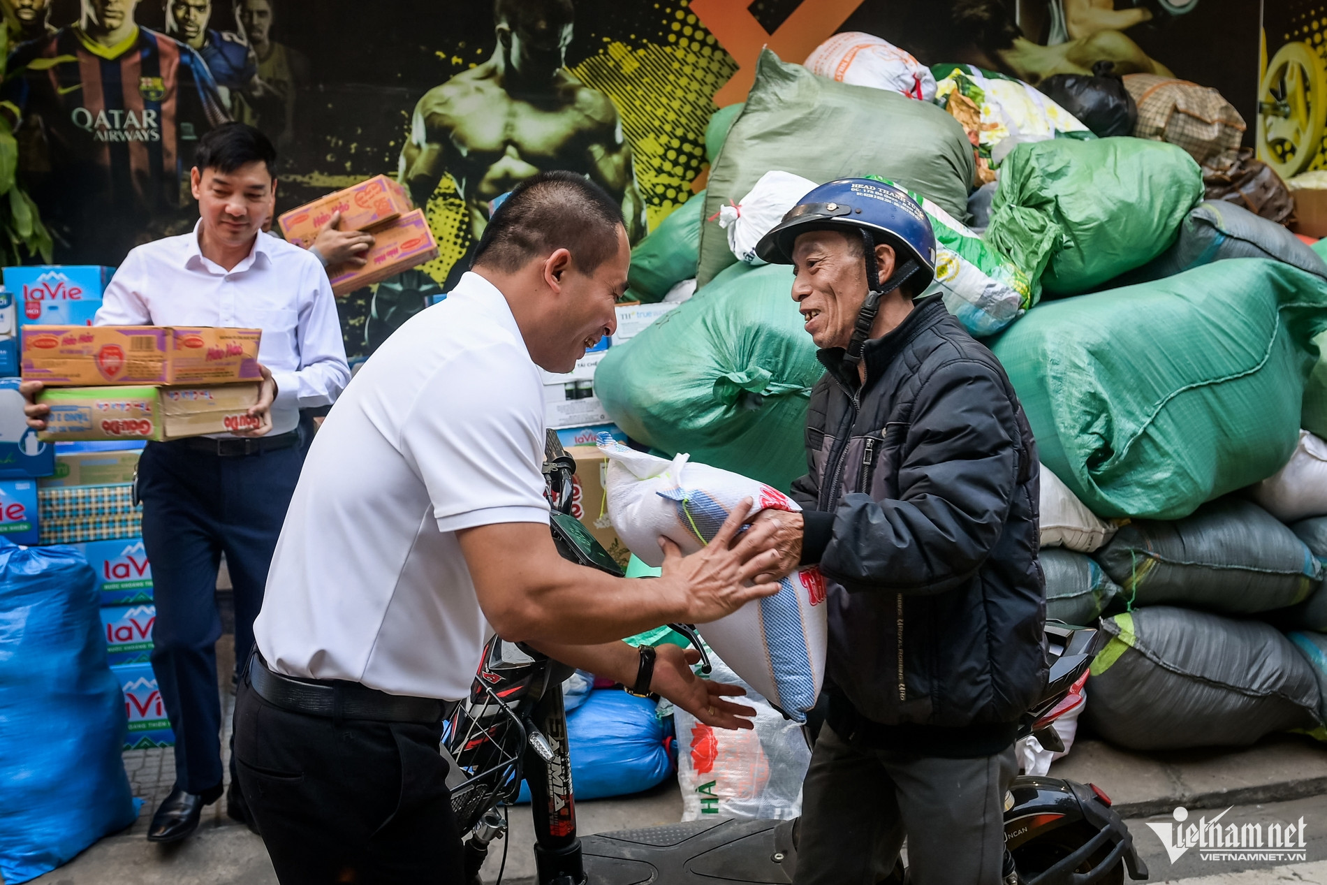 charity flood in vietnam4.jpg