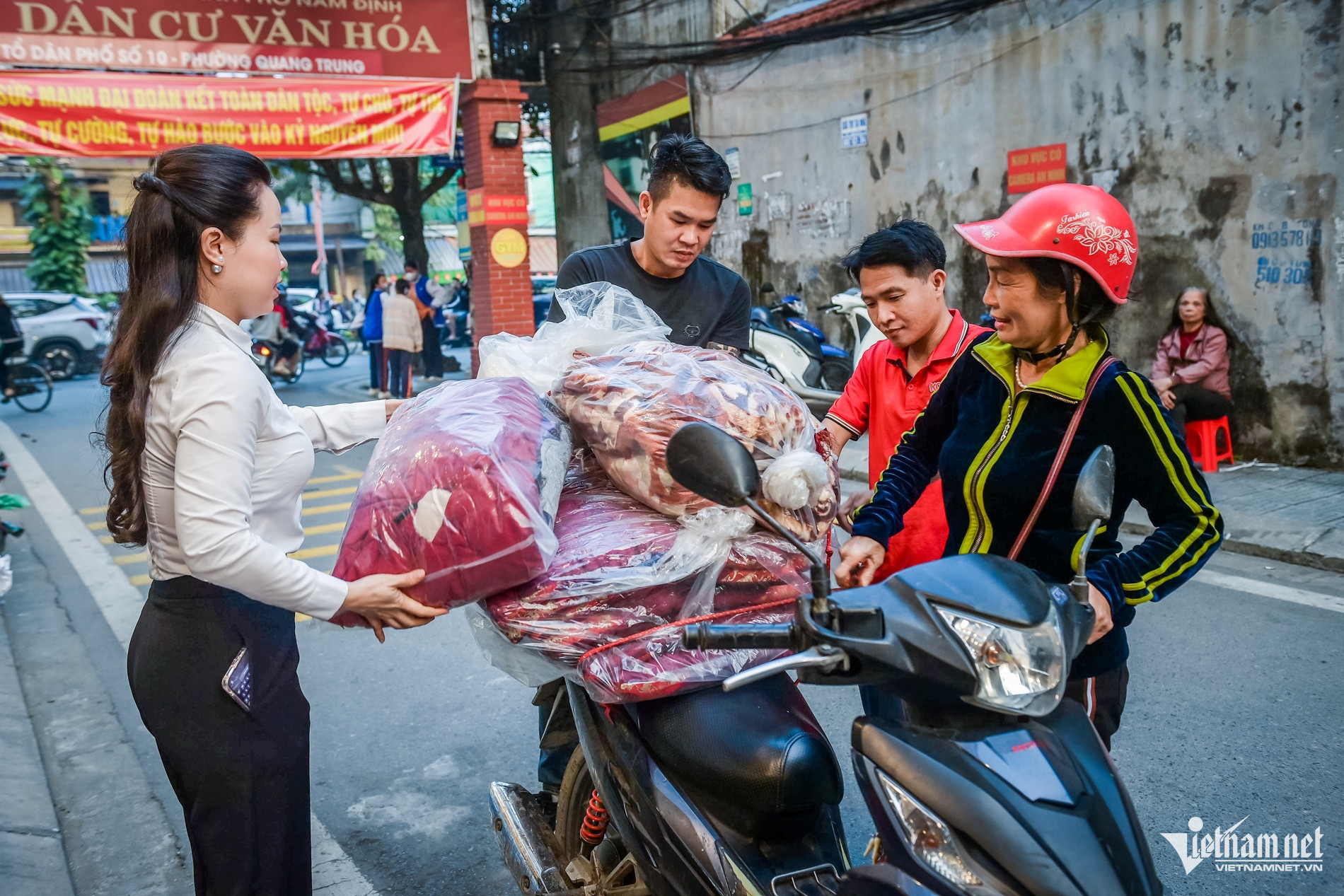 charity flood in vietnam5.jpg