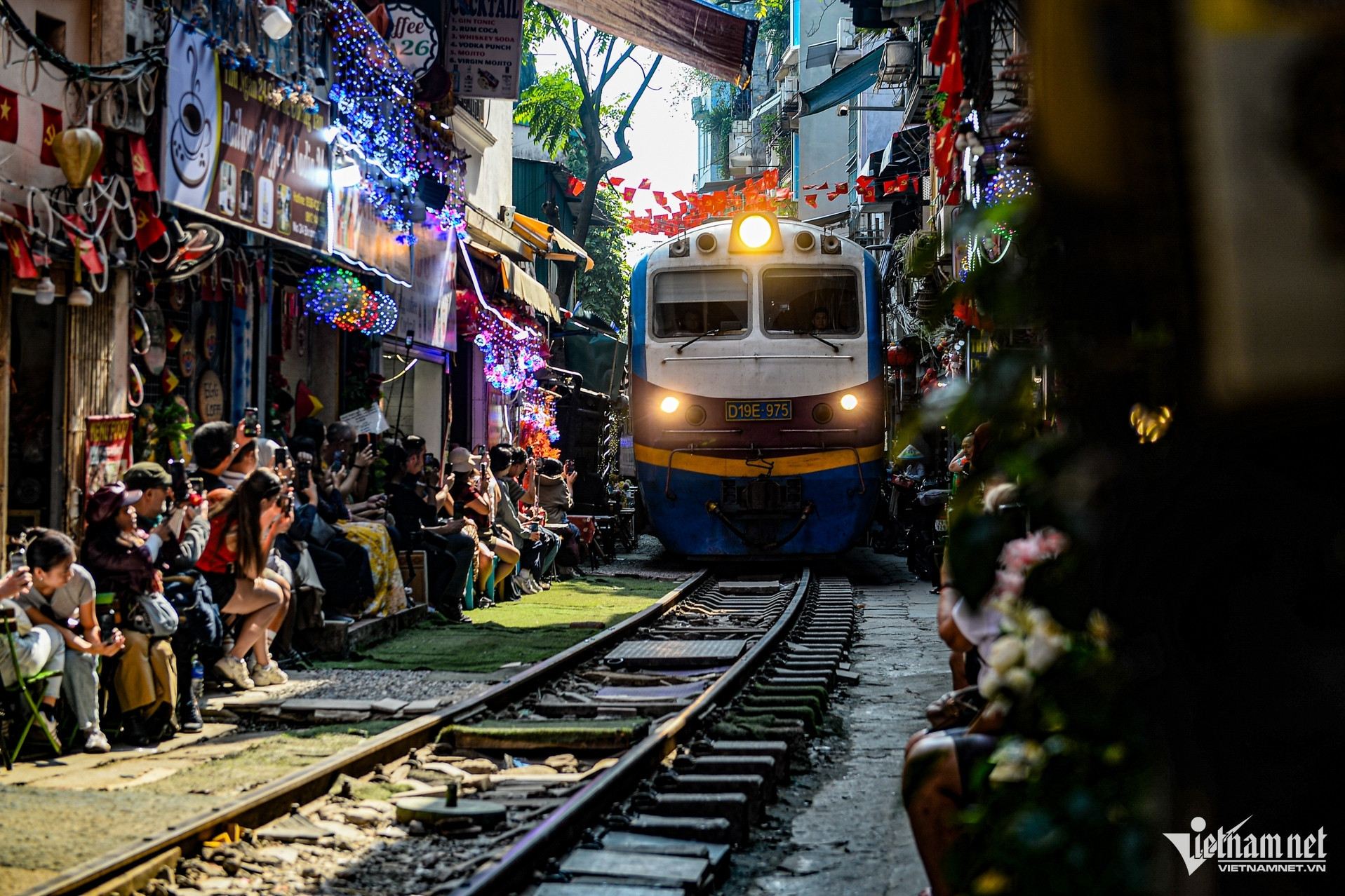 Tourists pack Hanoi’s train street days after safety sweep