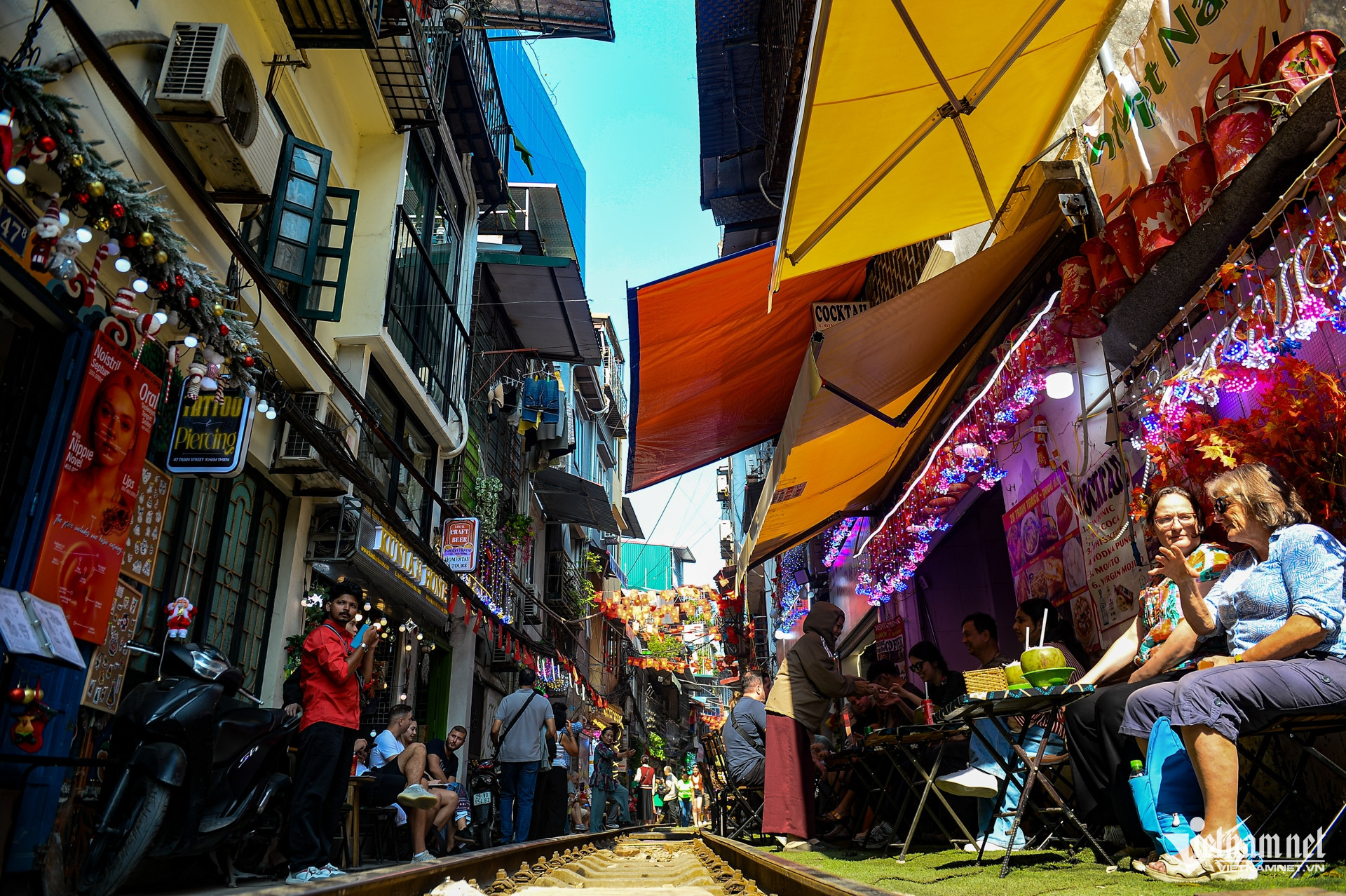 train cafe street hanoi5.jpg