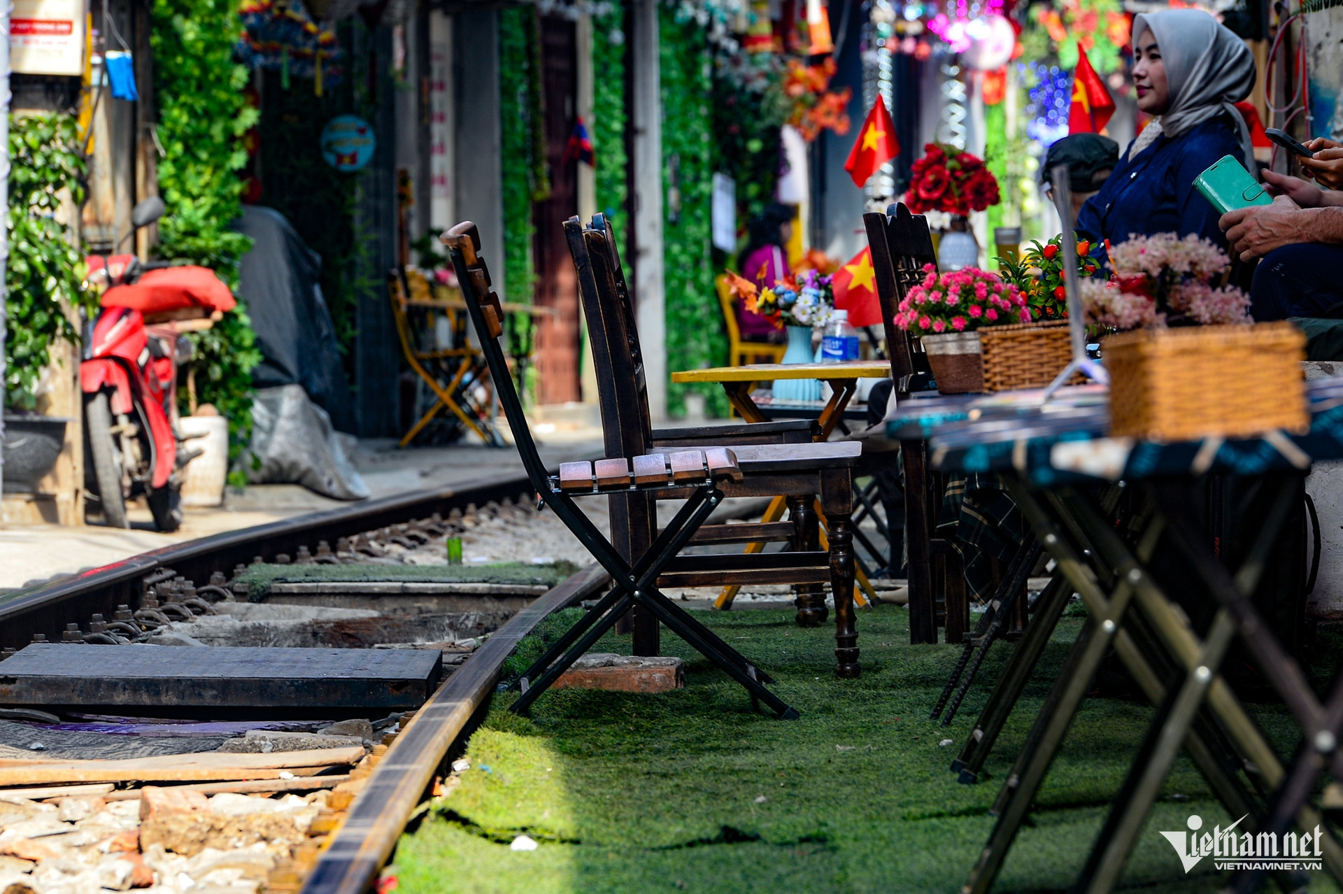 train cafe street hanoi6.jpg