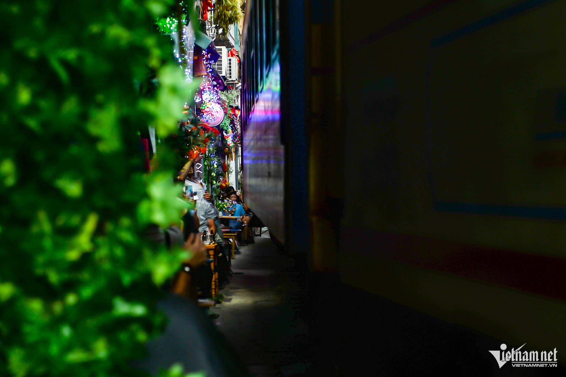 train cafe street hanoi9.jpg