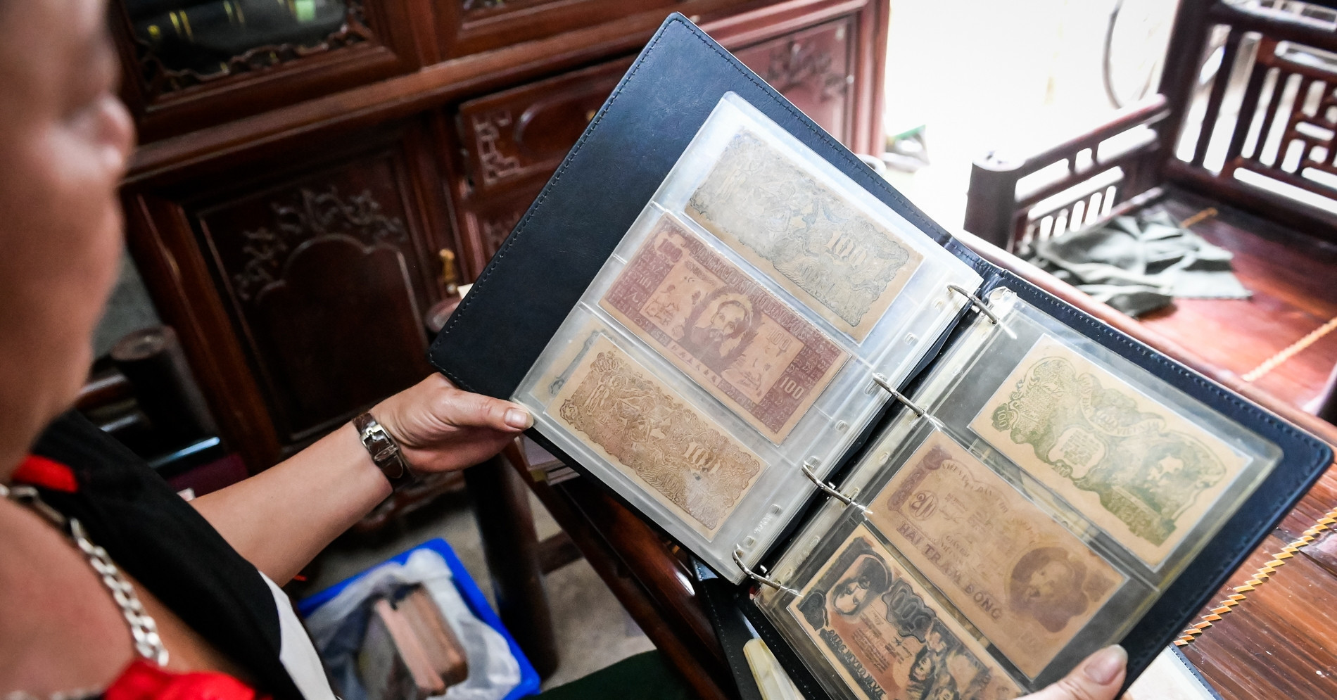 Vietnamese man spends decades collecting old money