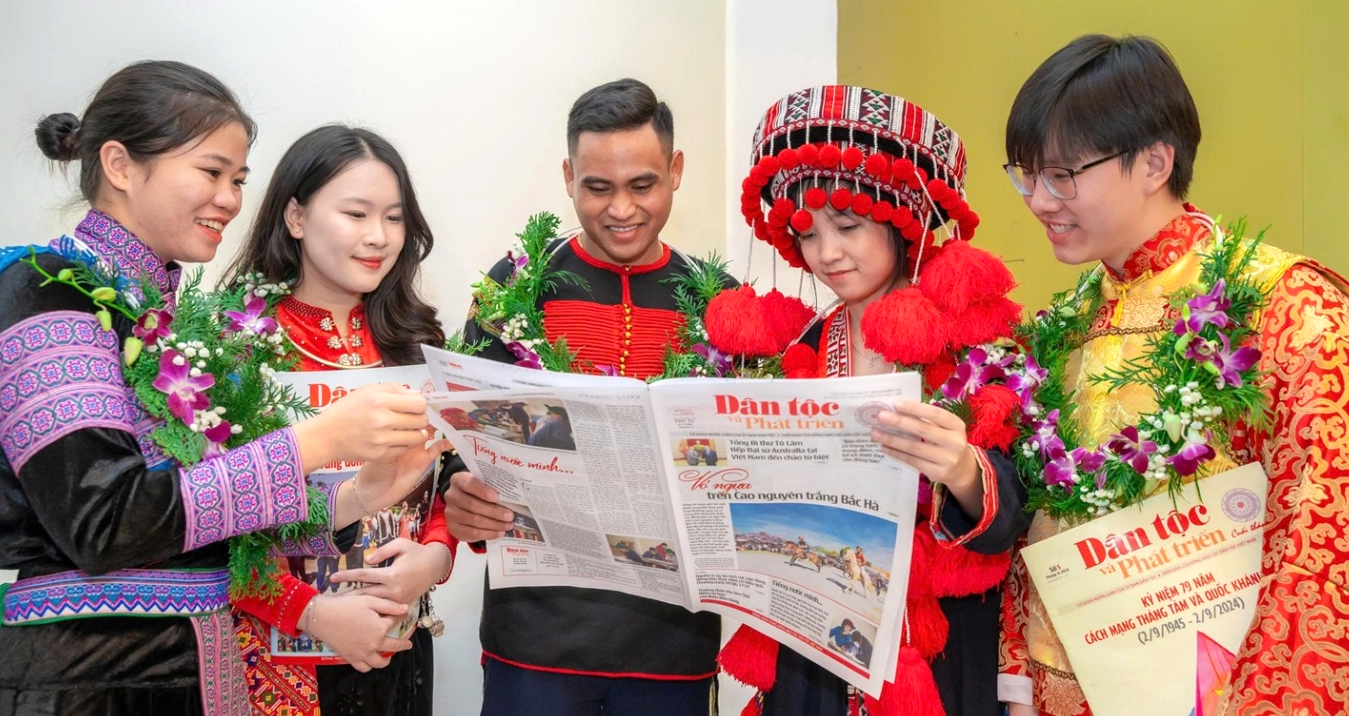 145 outstanding ethnic minority youths honored for academic excellence