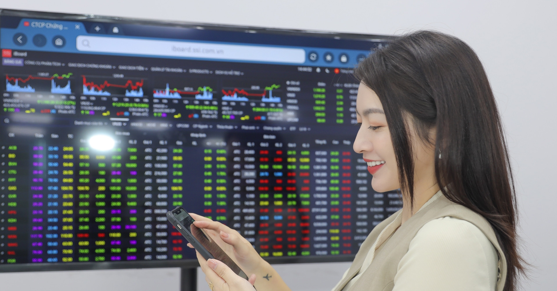 Vietnam stock market ends 2025 at historic peak, enters new growth phase