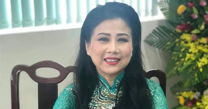 Vietnamese folk song moves Cannes-winning director to tears