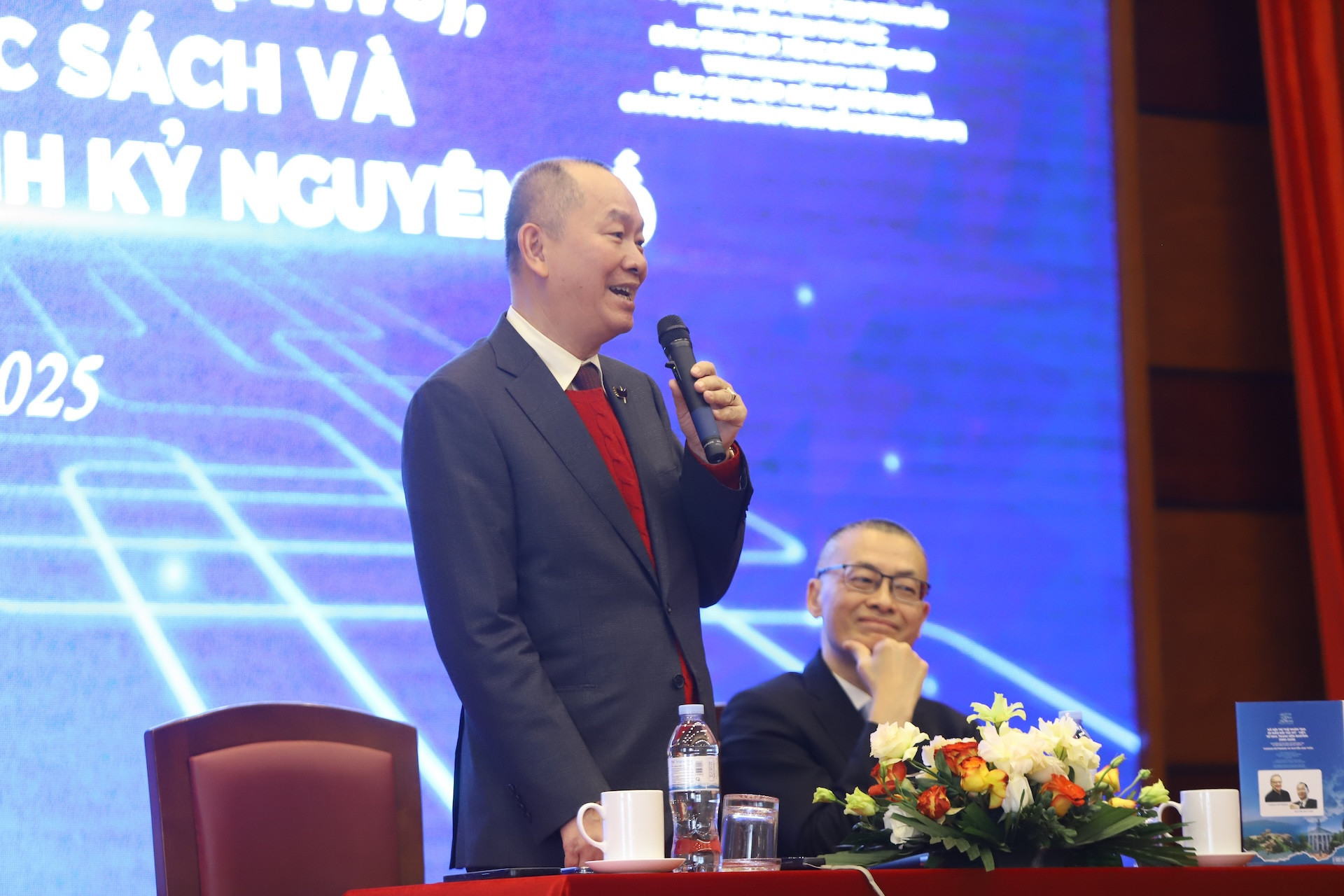 tuan book hanoi law university img 1156 726.jpg