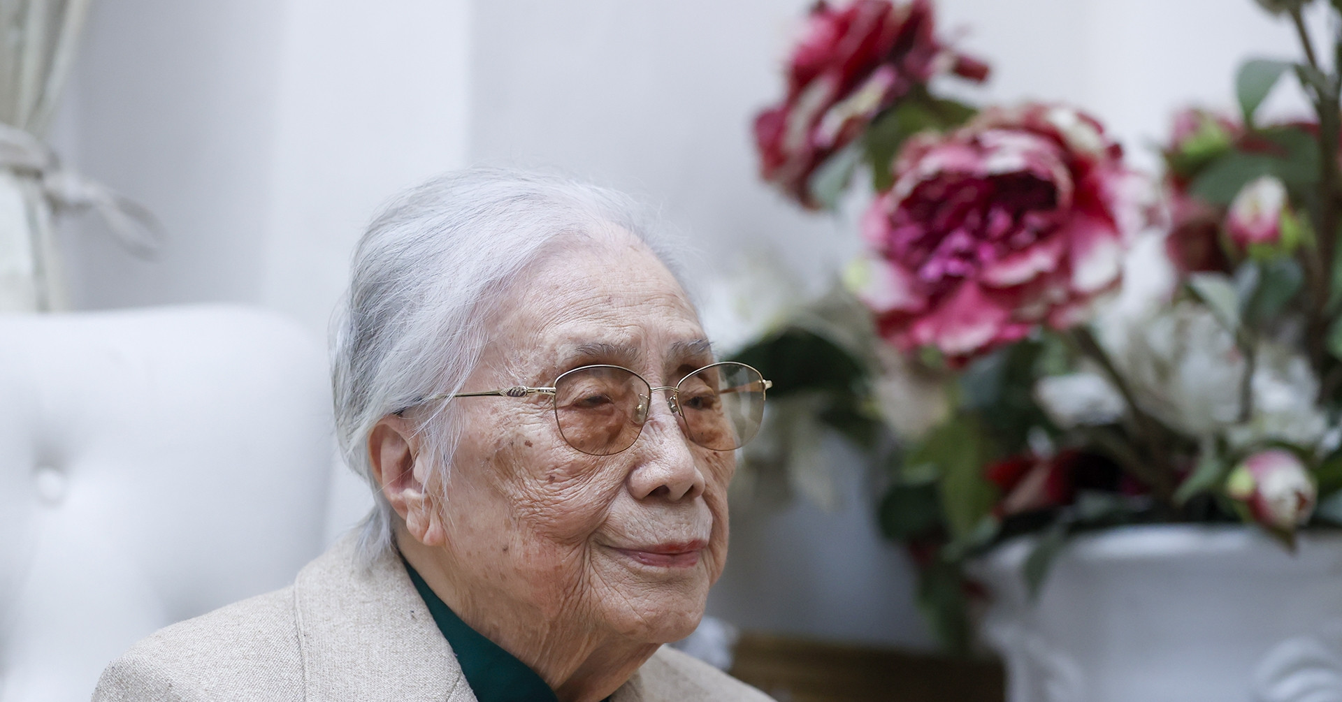 Vietnam honors heroes at National Emulation Congress