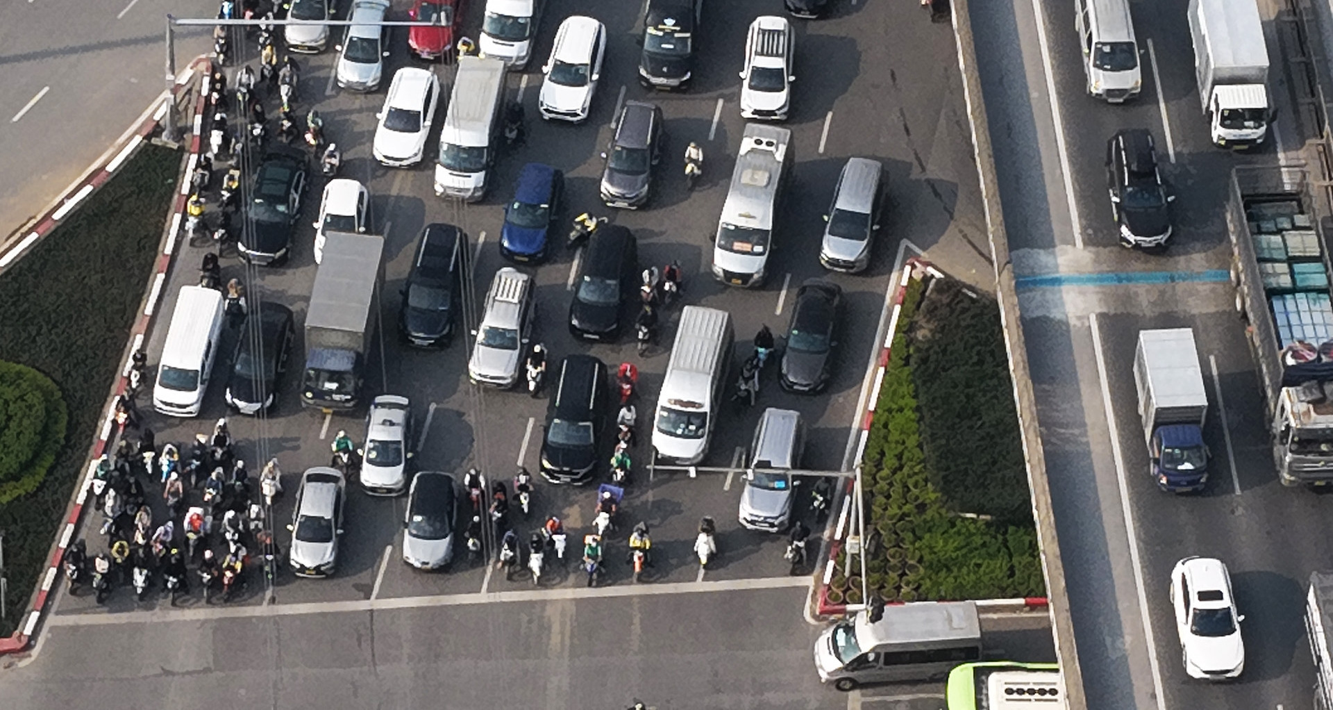 AI cameras streamline traffic flow across six major Hanoi streets