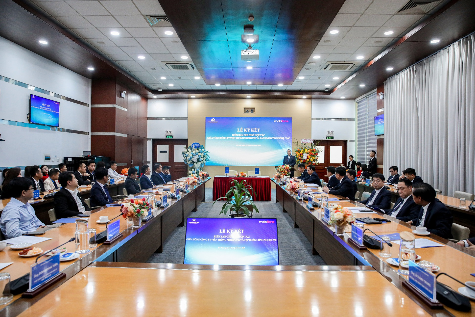 Ảnh 1 CMC MOBIFONE.jpg