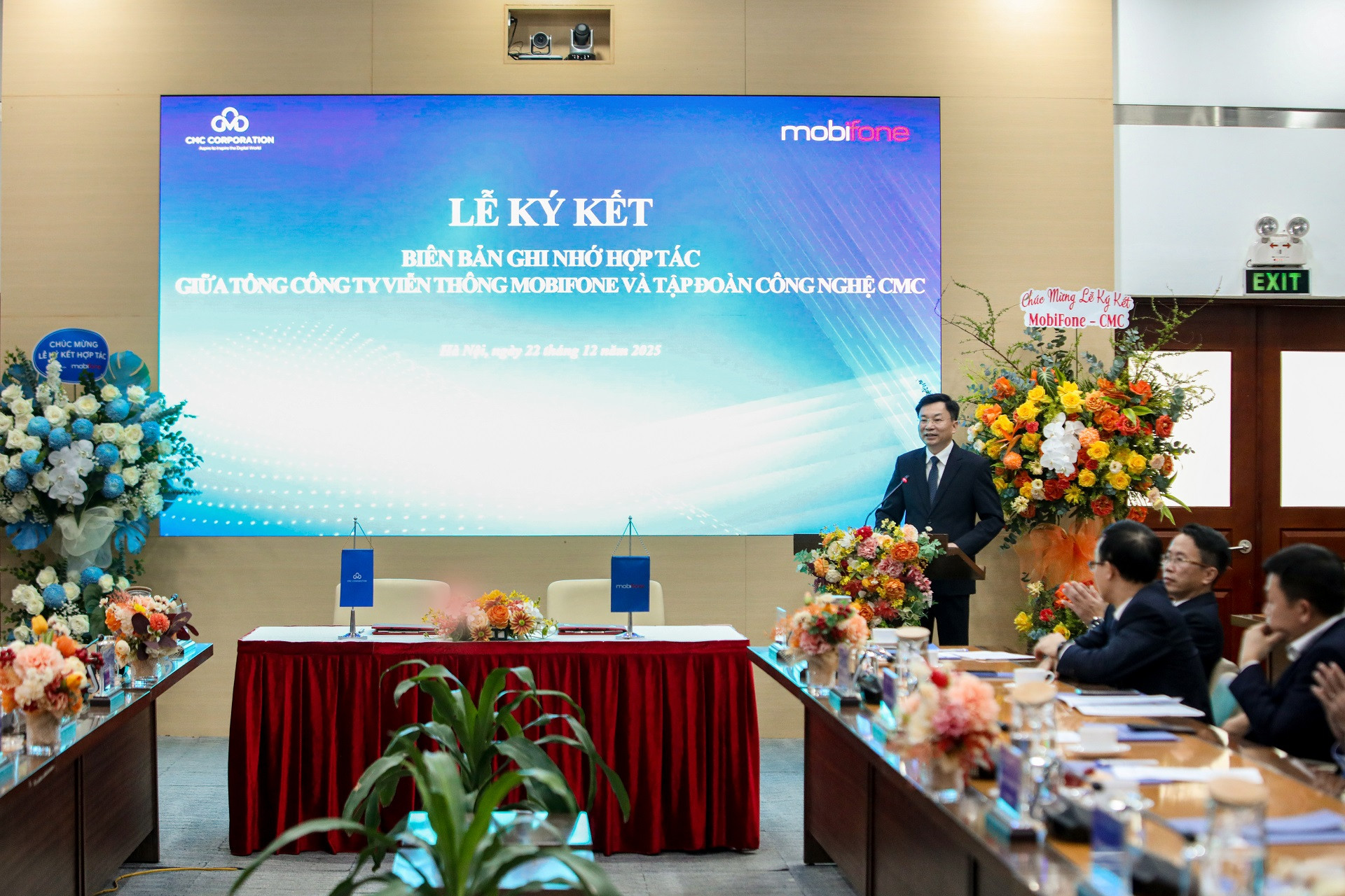 Ảnh 2 CMC   MOBIFONE.jpg