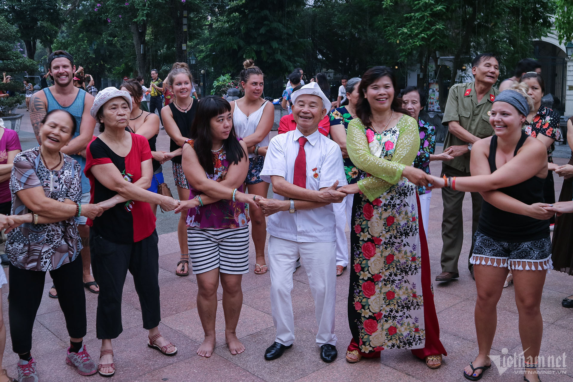 w nguoi cao tuoi 4 1 732.jpg