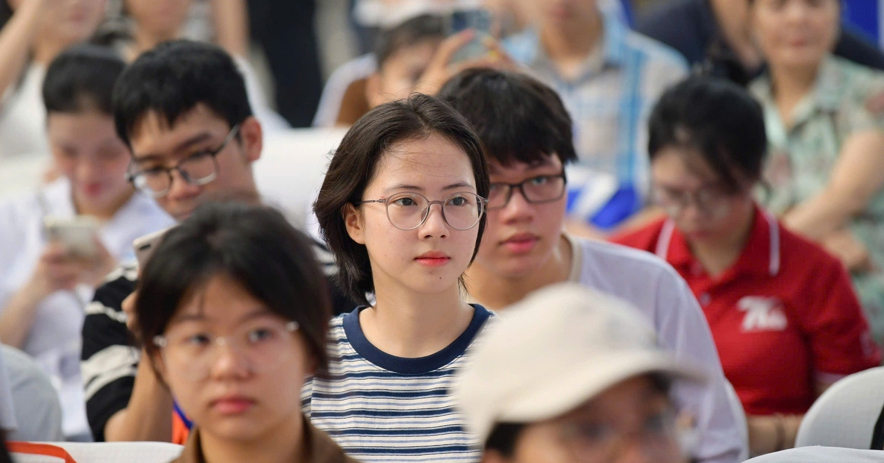 Dropped university exam groups leave students in limbo