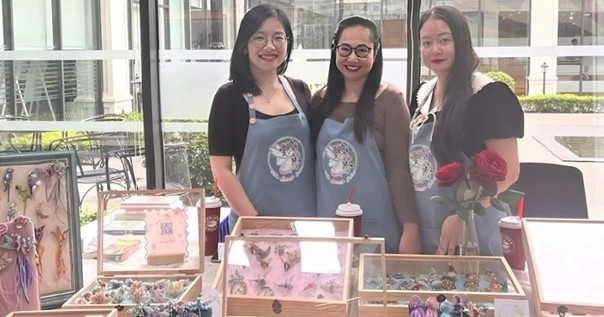 Handmade brooches become life’s centerpiece for Hanoi trio