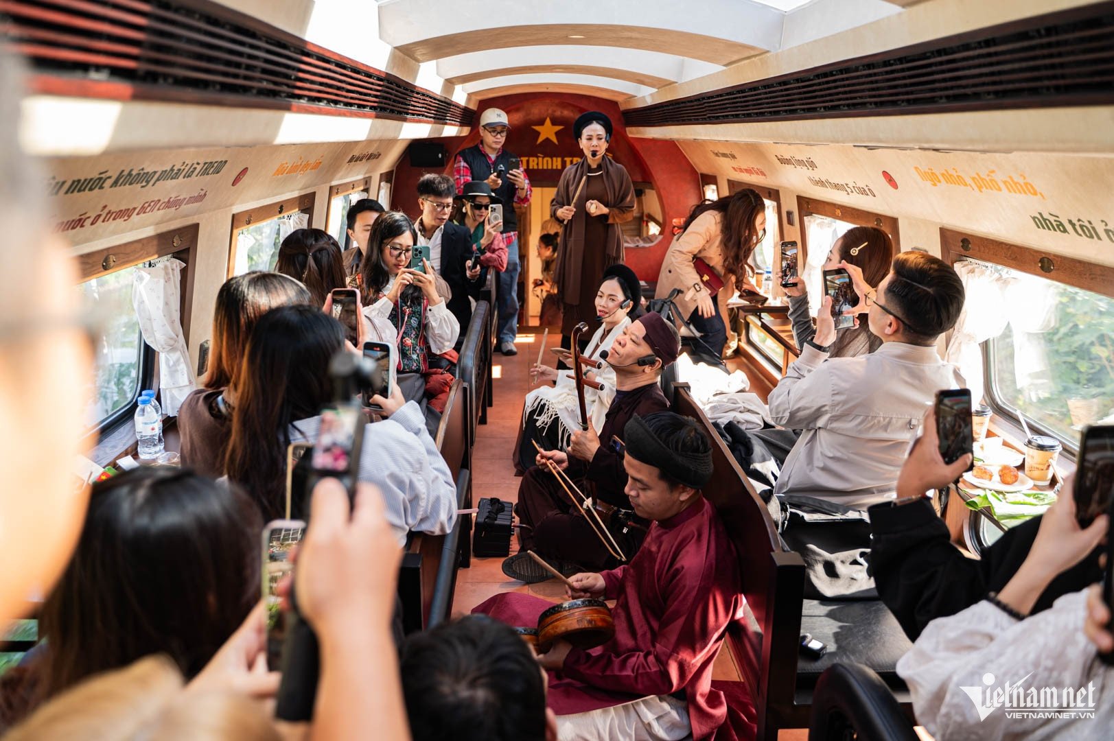 train tour hanoi2.jpg