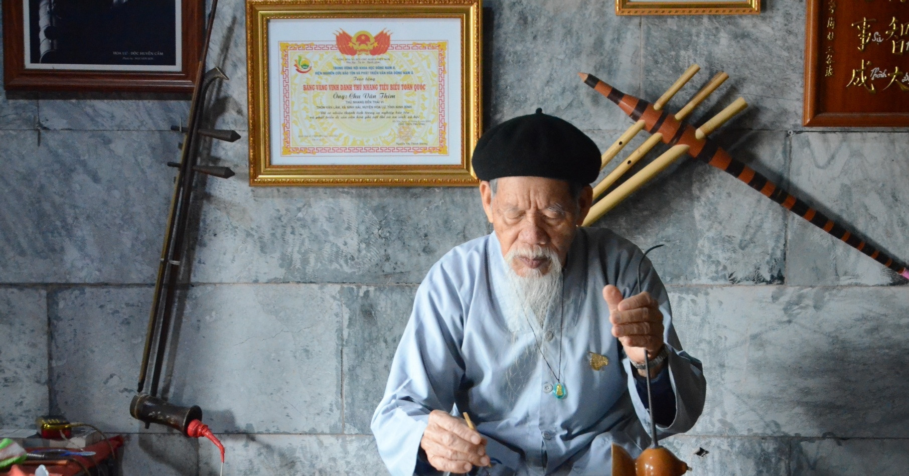 Elderly musician brings the soul of Vietnamese folk music to global visitors