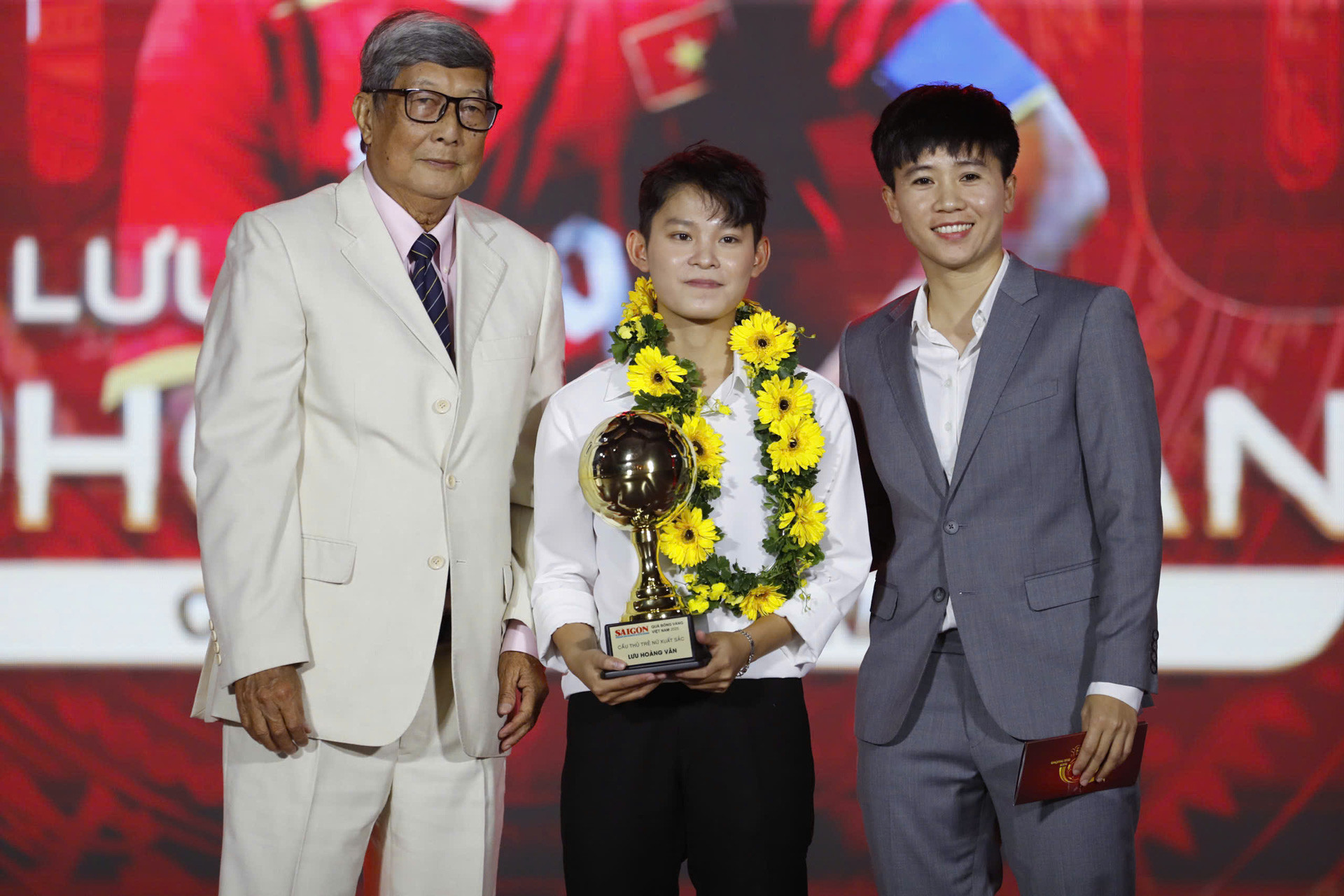 Qua bong vang Viet Nam 11.jpg