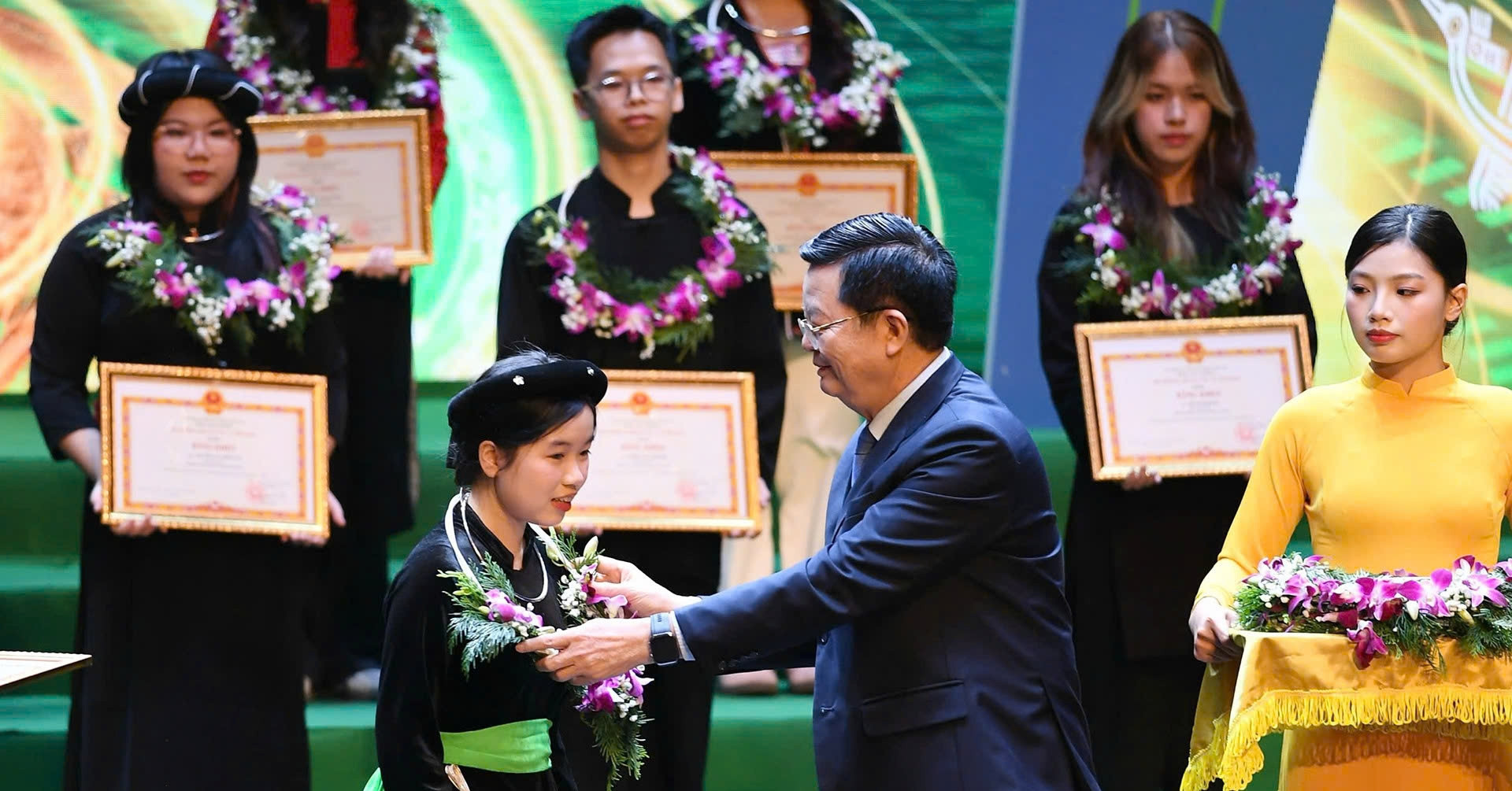 Shining youth: 150 ethnic minority representatives celebrated in Hanoi