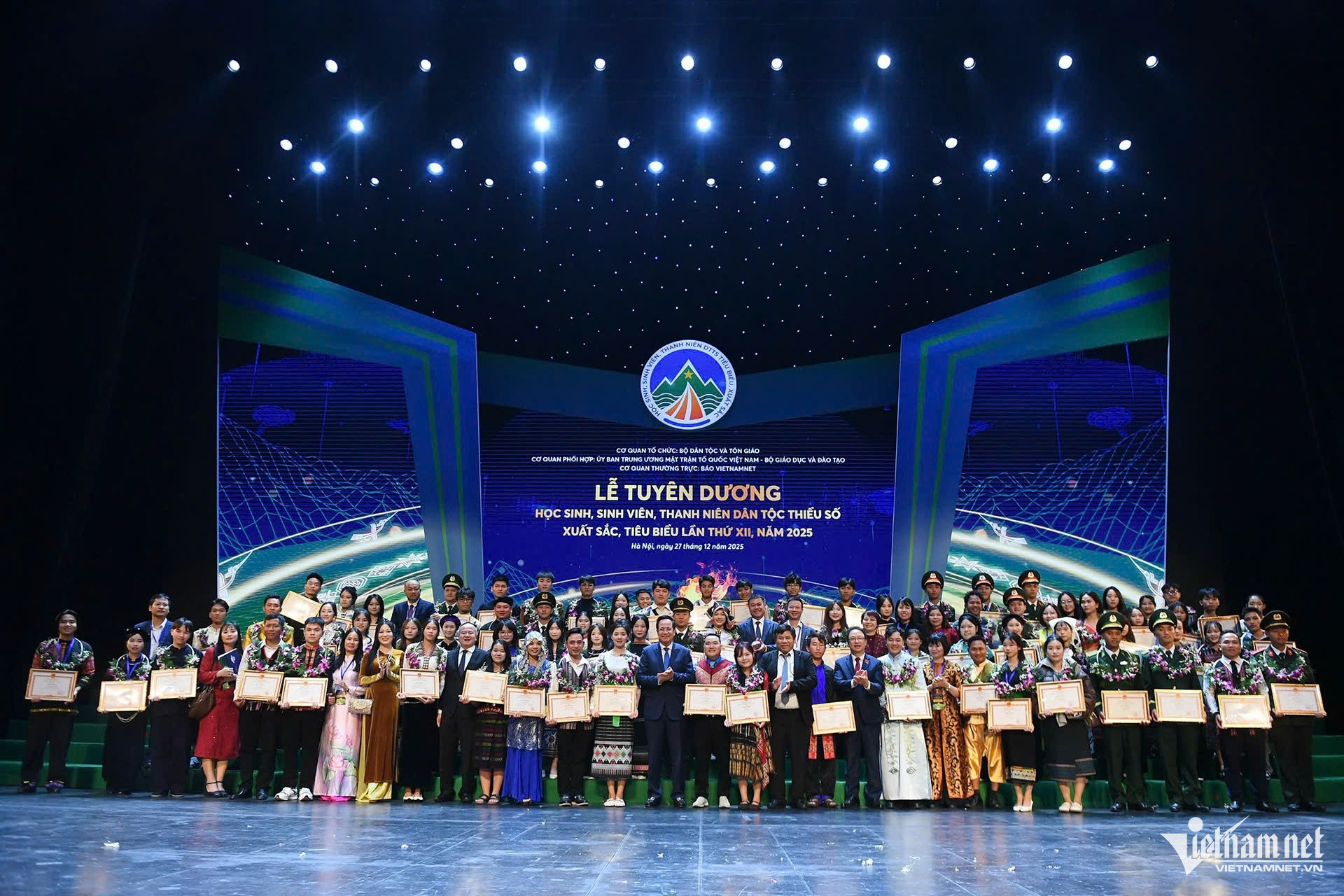 w le tuyen duong5 2410.jpg