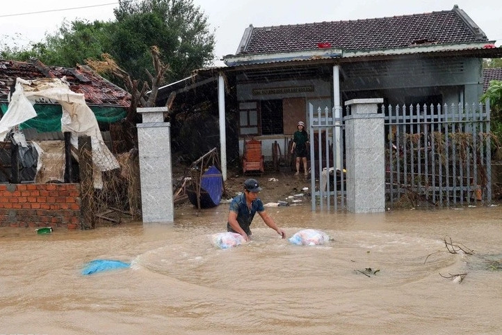 Poland provides humanitarian aid for disaster-hit residents in Dak Lak province