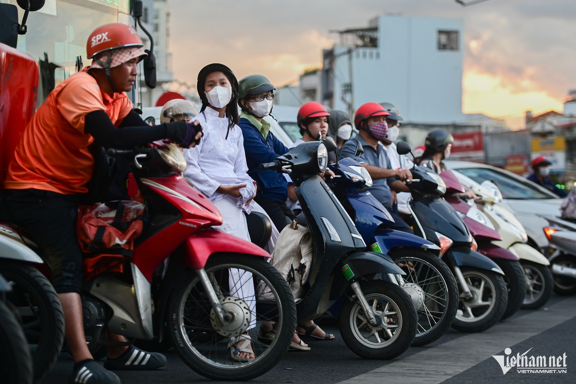 w giao thong tphcm nguyen hue.jpeg