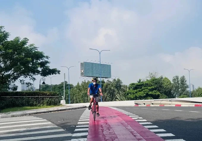 HCM City opens first bike lane along Mai Chi Tho street