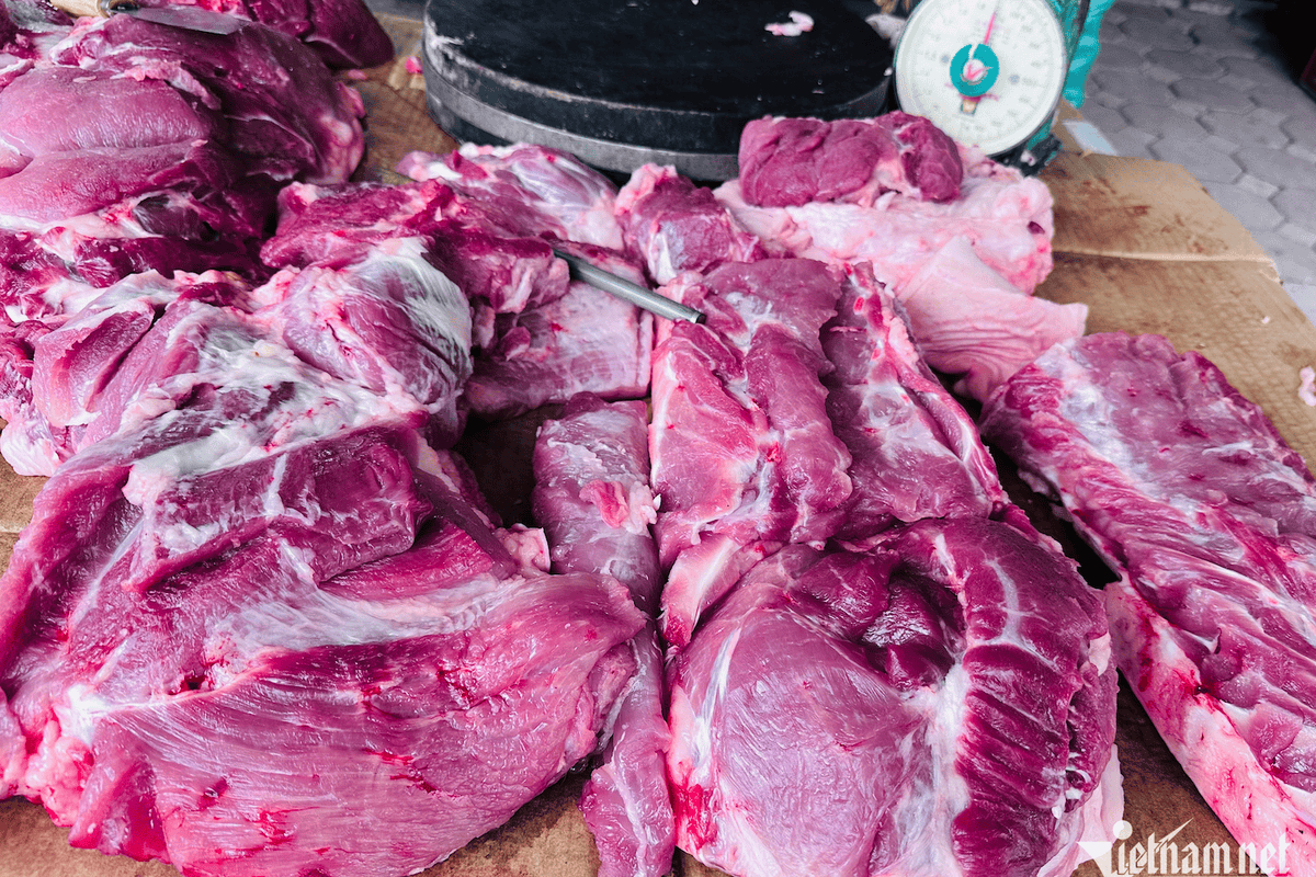 Pork prices approach VND70,000/kg, market prices race upward