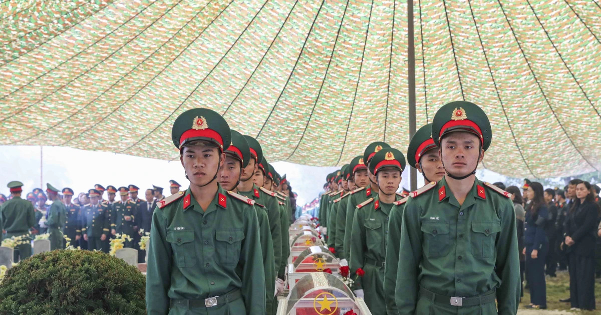 Remains of Vietnamese fallen soldiers, experts repatriated from Laos