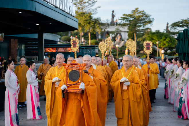the-enshrinement-ceremony-buddhist-rites.jpg