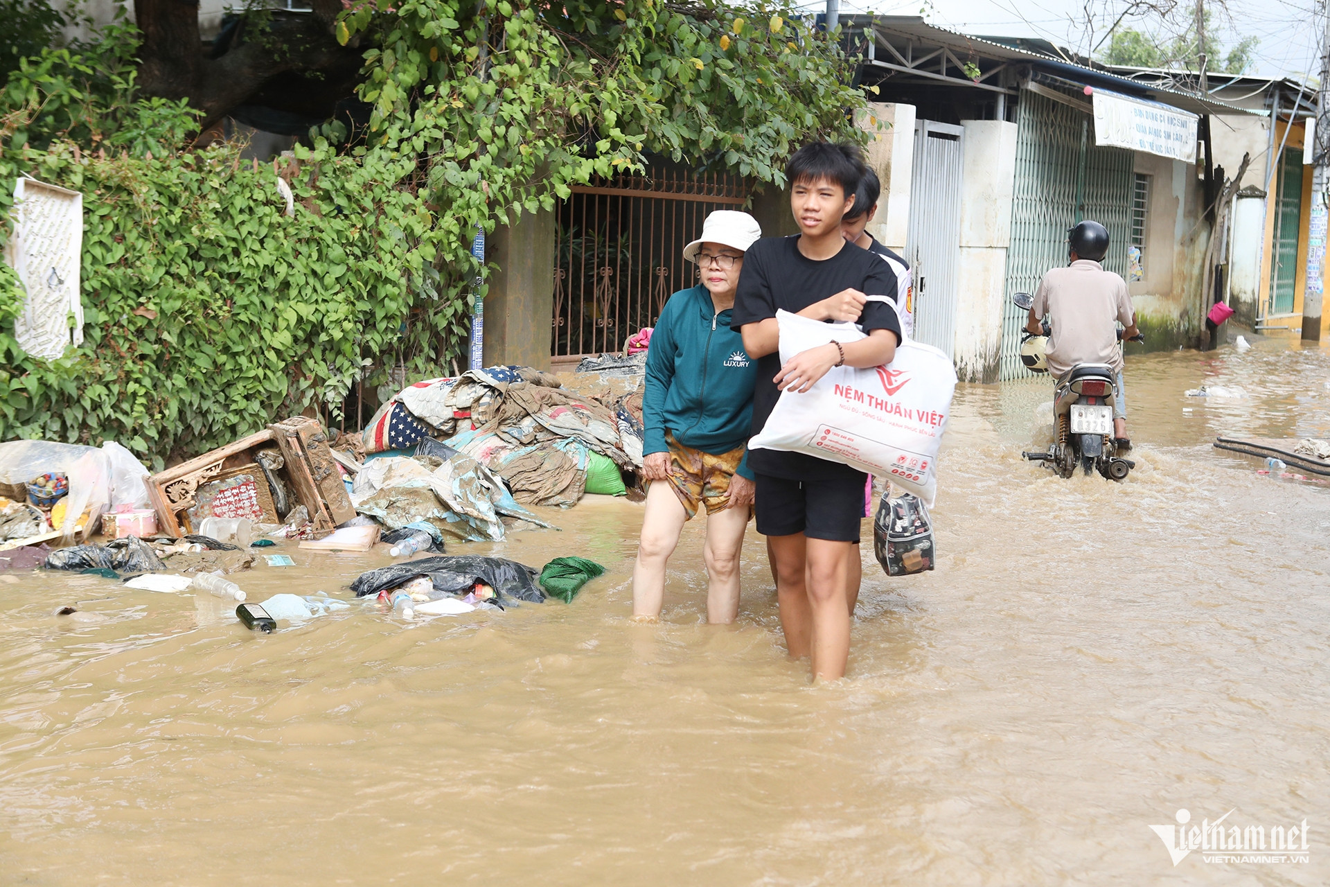 floods in vietnam3.jpg