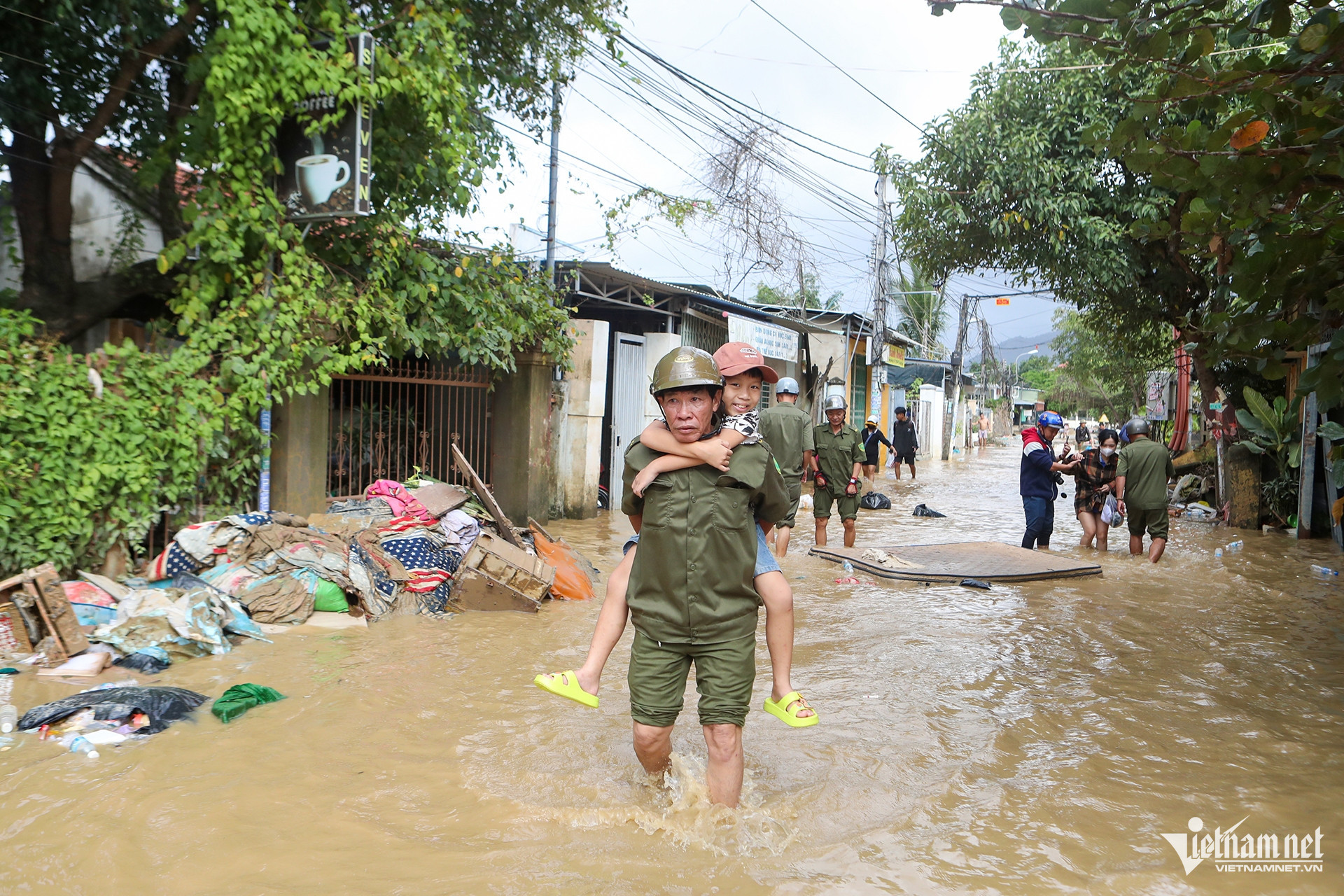 floods in vietnam7.jpg