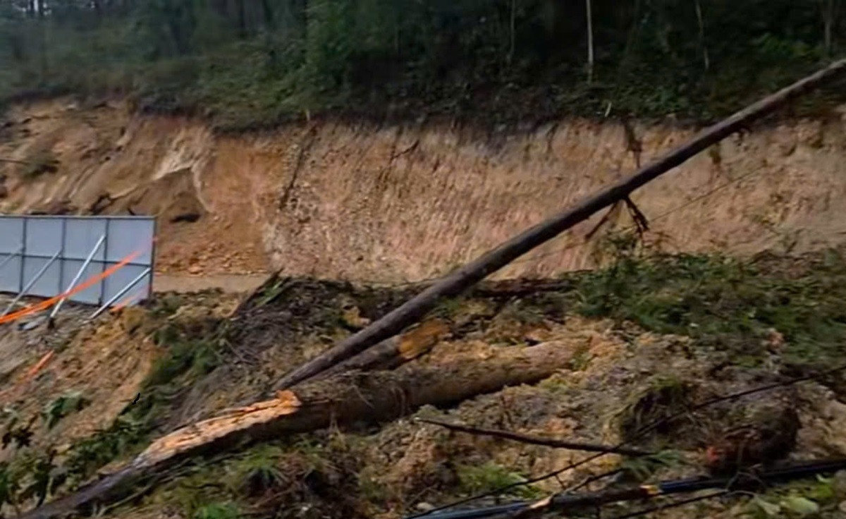 Đèo Mimosa lại sạt lở vị trí cũ, giao thông cửa ngõ vào Đà Lạt ách tắc.jpg