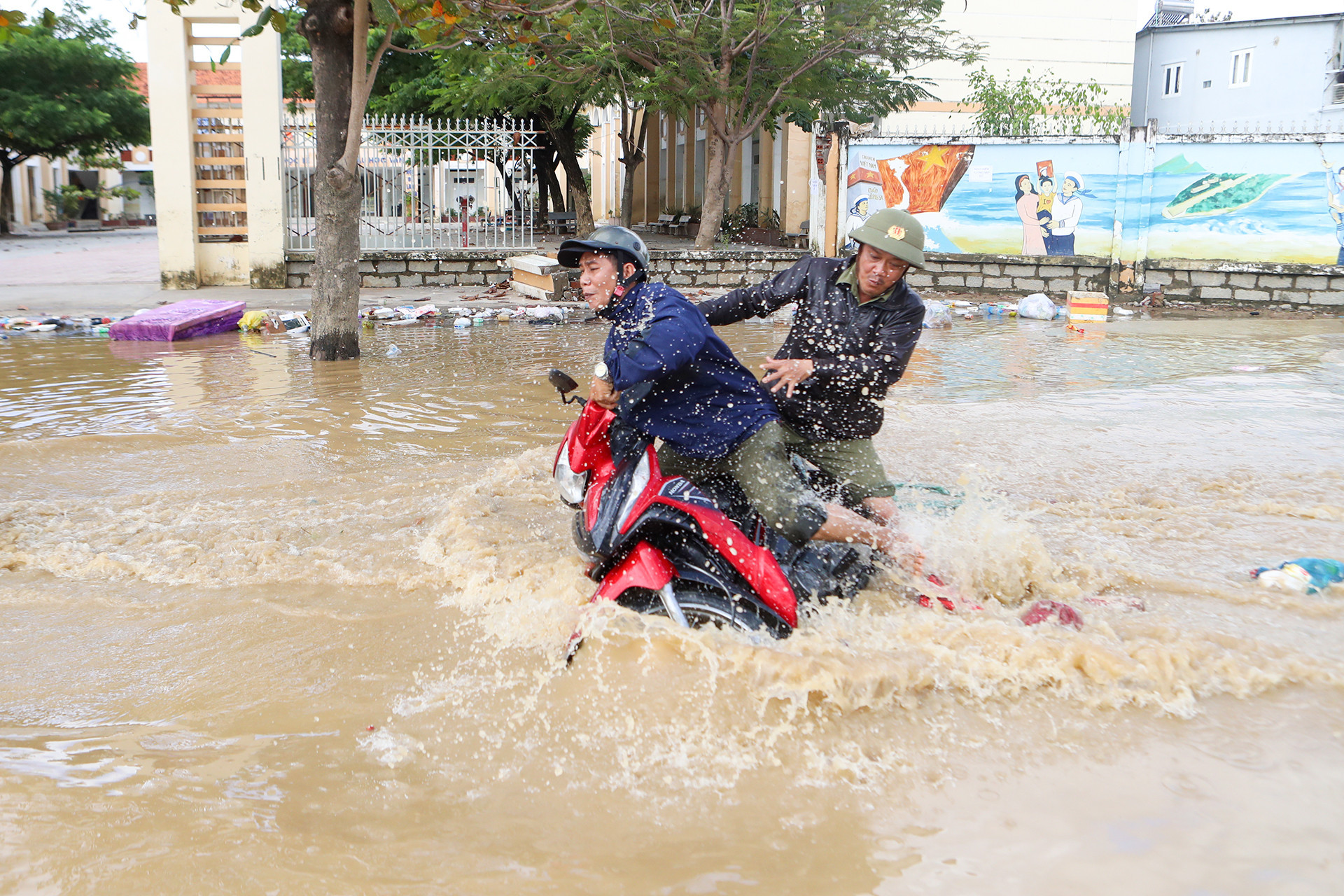 Nha Trang residents overwhelmed as floodwaters return